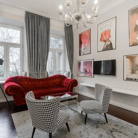 Hello I Stunning Above The Theater * Warschau