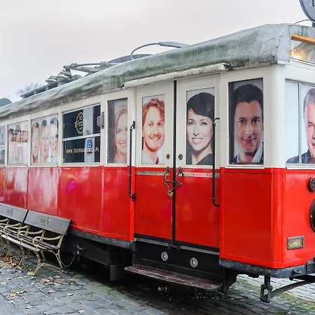 Hello I Stunning Above The Theater Apartament *